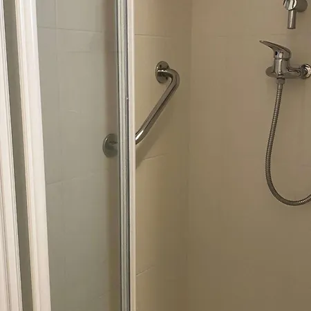 T1 Lumineux Avec Balcon Et Vue Sur Etang A - Fr-1-553-295 * بالاروك ليه بان