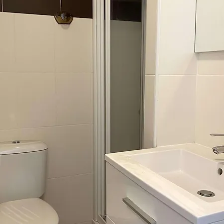 T1 Lumineux Avec Balcon Et Vue Sur Etang A - Fr-1-553-295