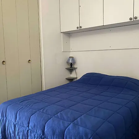 T1 Lumineux Avec Balcon Et Vue Sur Etang A - Fr-1-553-295 *